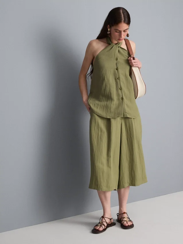 Strukturerad halterneck-top med knappar