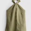 Strukturerad halterneck-top med knappar
