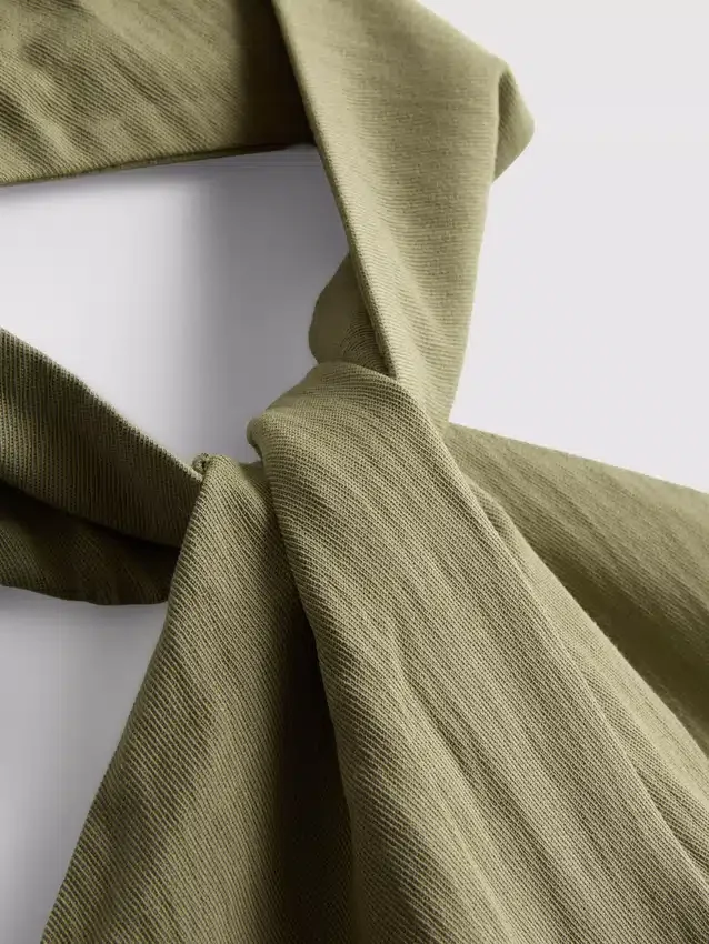 Strukturerad halterneck-top med knappar
