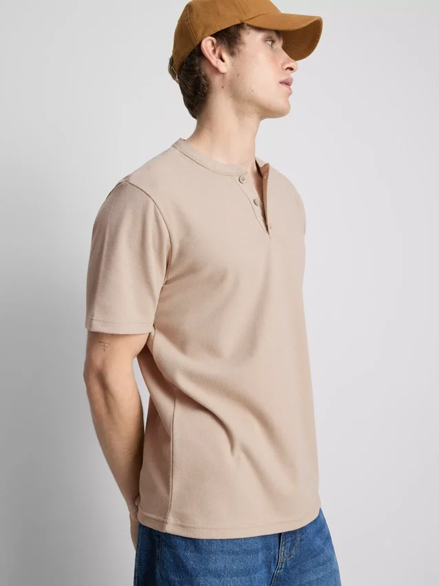 Strukturerad henley-t-shirt