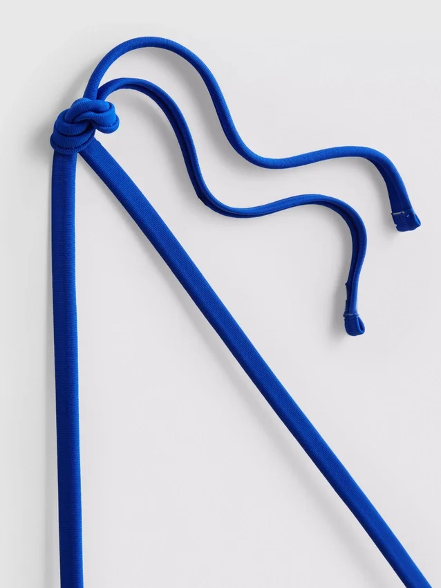 Strukturerad triangel-bikinitopp med citronmotiv
