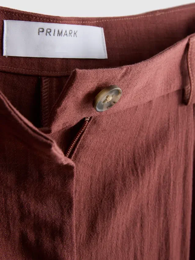 Strukturerade, avslappnade byxor med medelhög midja