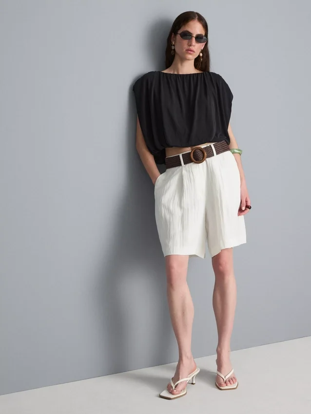 Strukturerade bermudashorts med bälte