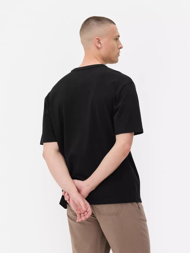 T-shirt i bomull med rund hals och avslappnad passform