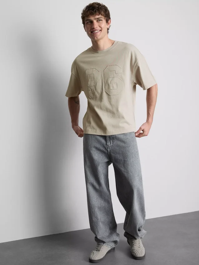 T-shirt med applikationsnummer