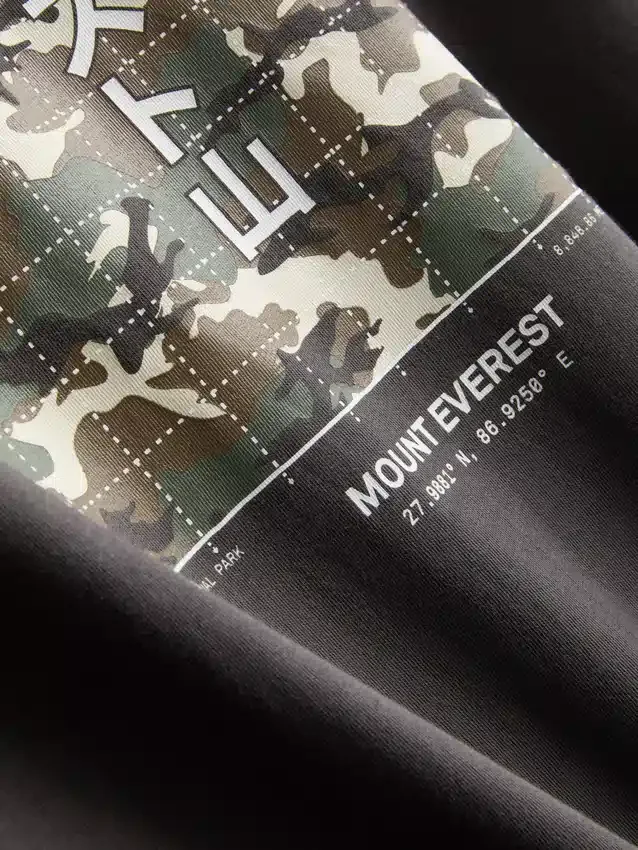 T-shirt med Mount Everest-motiv