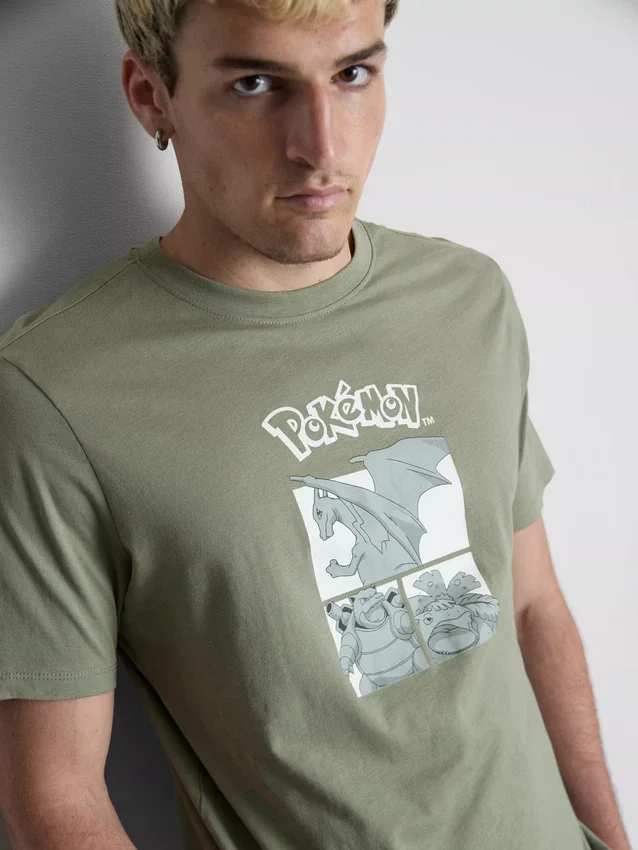 T-shirt med Pokémon-motiv