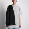 T-shirt med påsydd ficka och förlängd passform