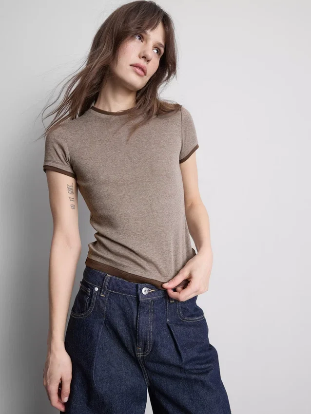 T-shirt med rund hals och dubbla lager