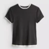 T-shirt med rund hals och dubbla lager