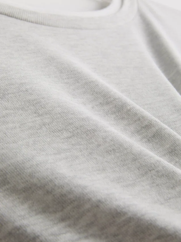 T-shirt med rund hals och dubbla lager