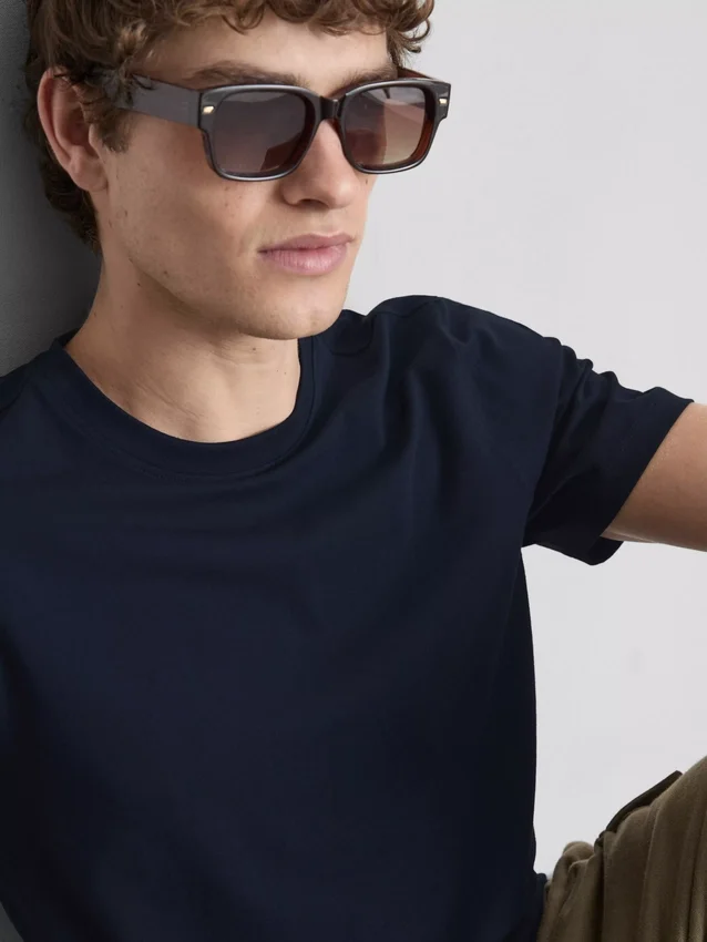 T-shirt med smal passform