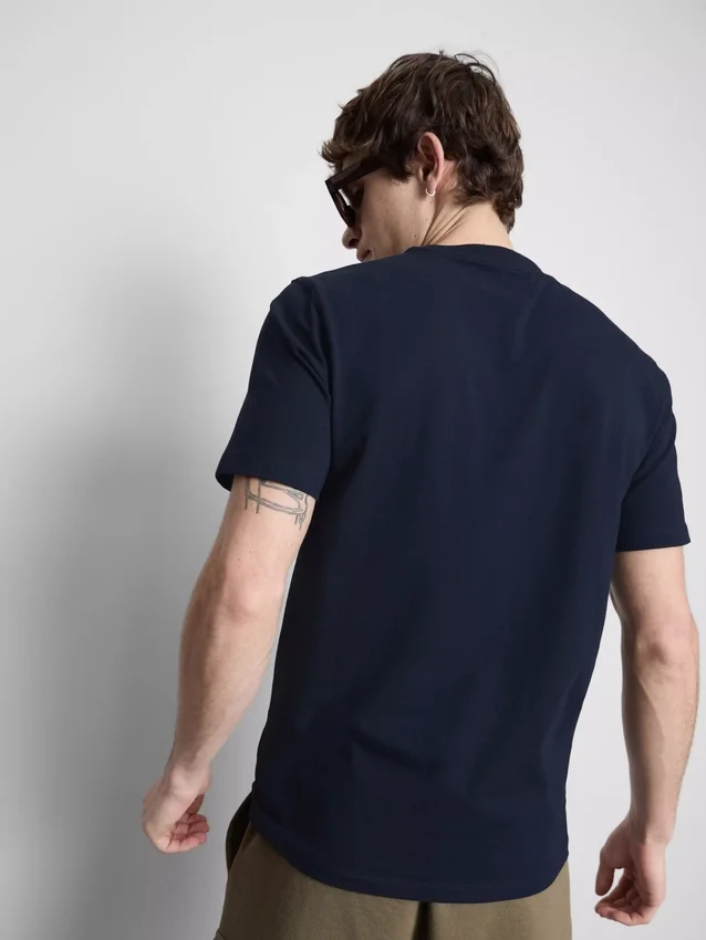 T-shirt med smal passform