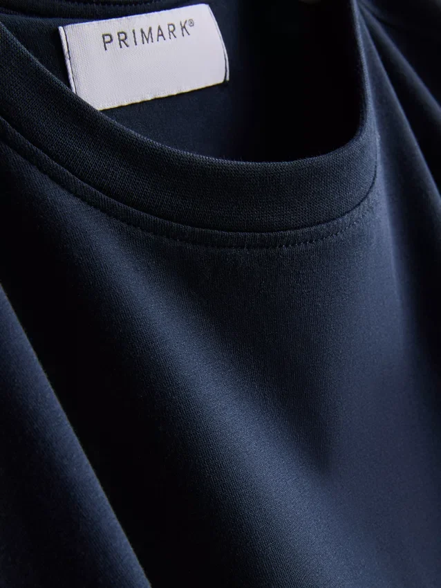 T-shirt med smal passform