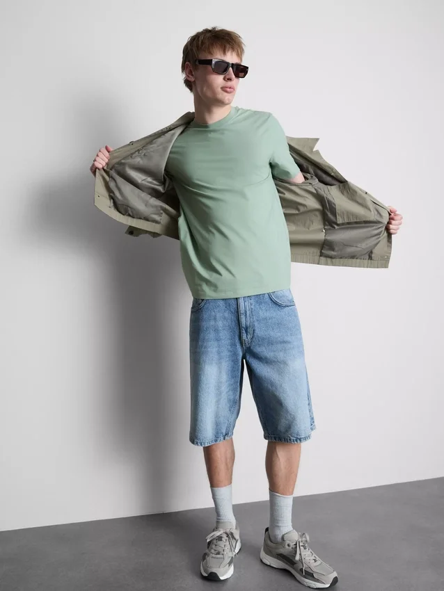 T-shirt med smal passform och stretch