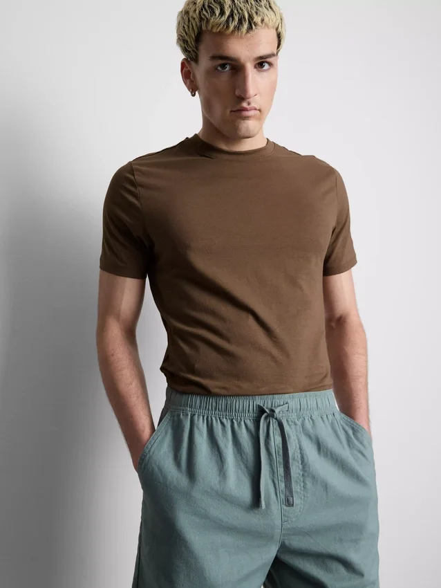 T-shirt med smal passform och stretch