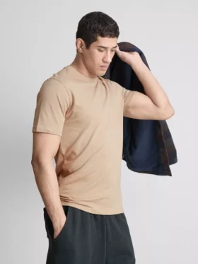T-shirt med smal passform och stretch