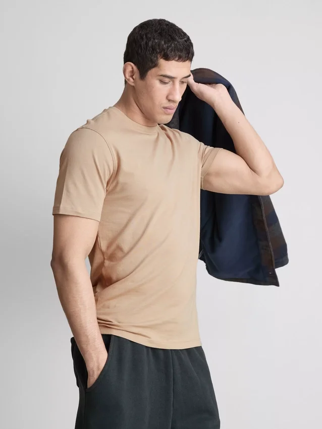 T-shirt med smal passform och stretch