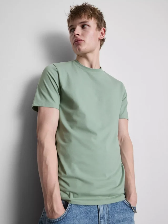 T-shirt med smal passform och stretch