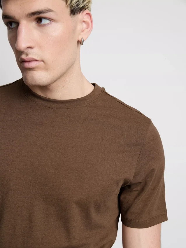 T-shirt med smal passform och stretch