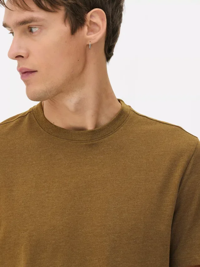 T-shirt med smal passform och stretch