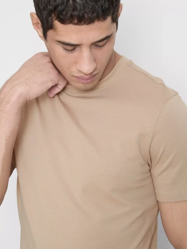 T-shirt med smal passform och stretch