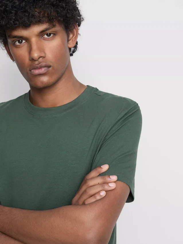 T-shirt med smal passform och stretch