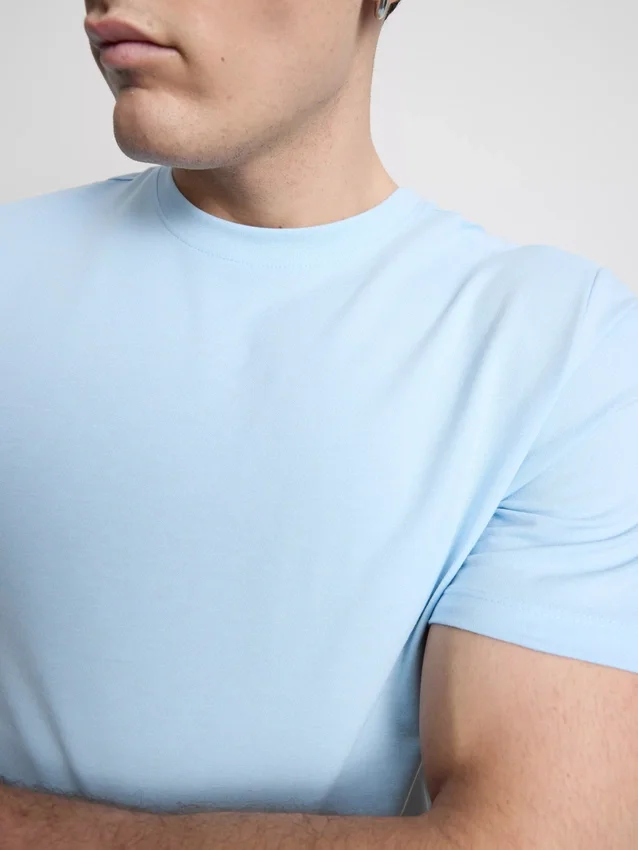 T-shirt med smal passform och stretch