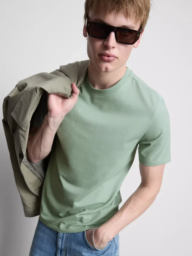 T-shirt med smal passform och stretch