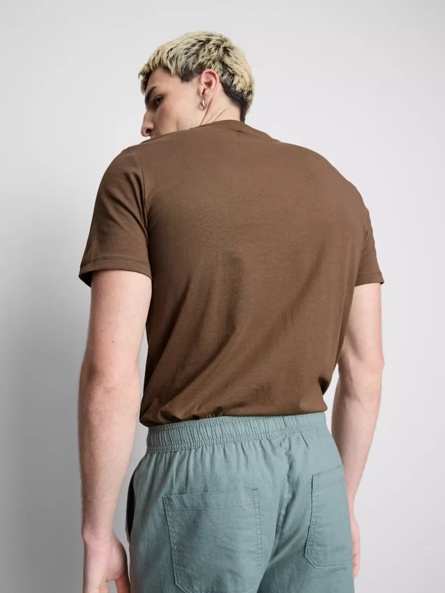 T-shirt med smal passform och stretch