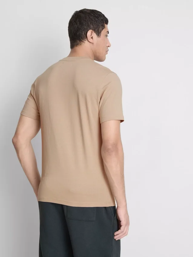 T-shirt med smal passform och stretch