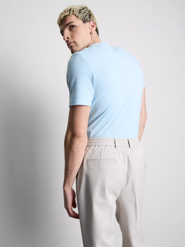 T-shirt med smal passform och stretch