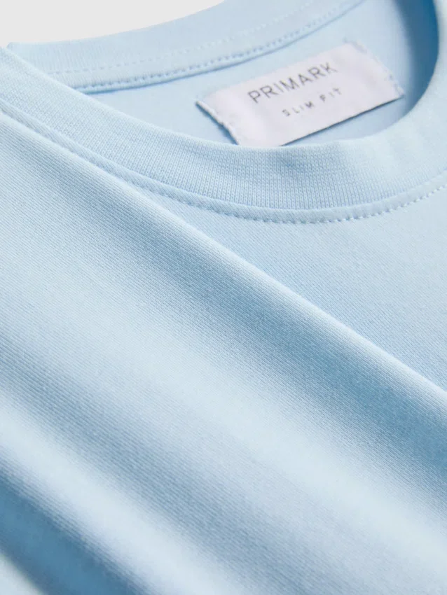 T-shirt med smal passform och stretch