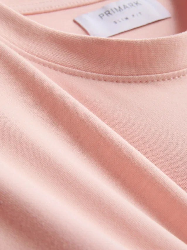 T-shirt med smal passform och stretch
