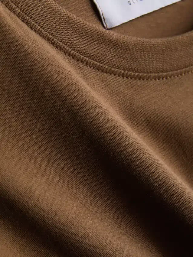 T-shirt med smal passform och stretch