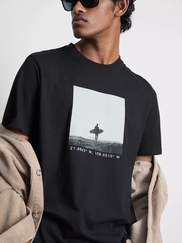 T-shirt med surfarmotiv