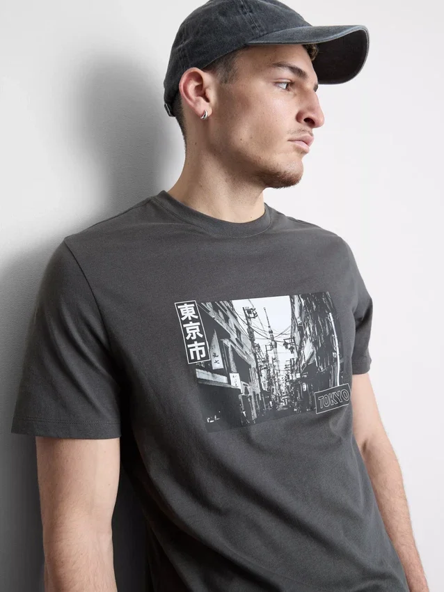 T-shirt med Tokyo-gatumotiv
