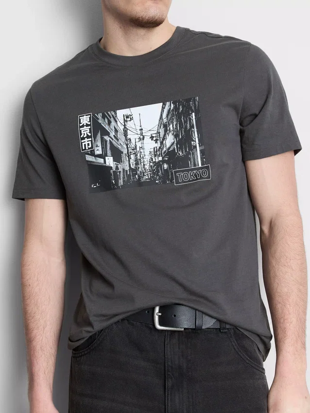 T-shirt med Tokyo-gatumotiv