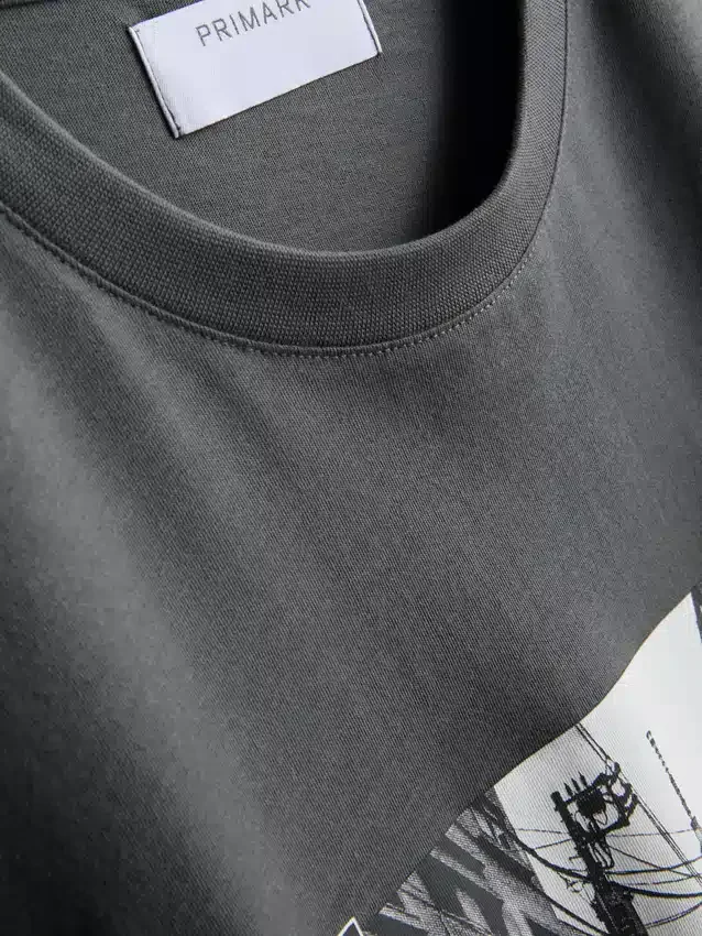 T-shirt med Tokyo-gatumotiv