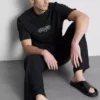 T-shirt med tryck på ryggen