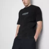 T-shirt med tryck på ryggen