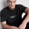 T-shirt med tryck på ryggen