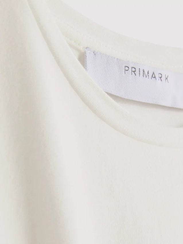 T-shirt med åtsittande kapärmar