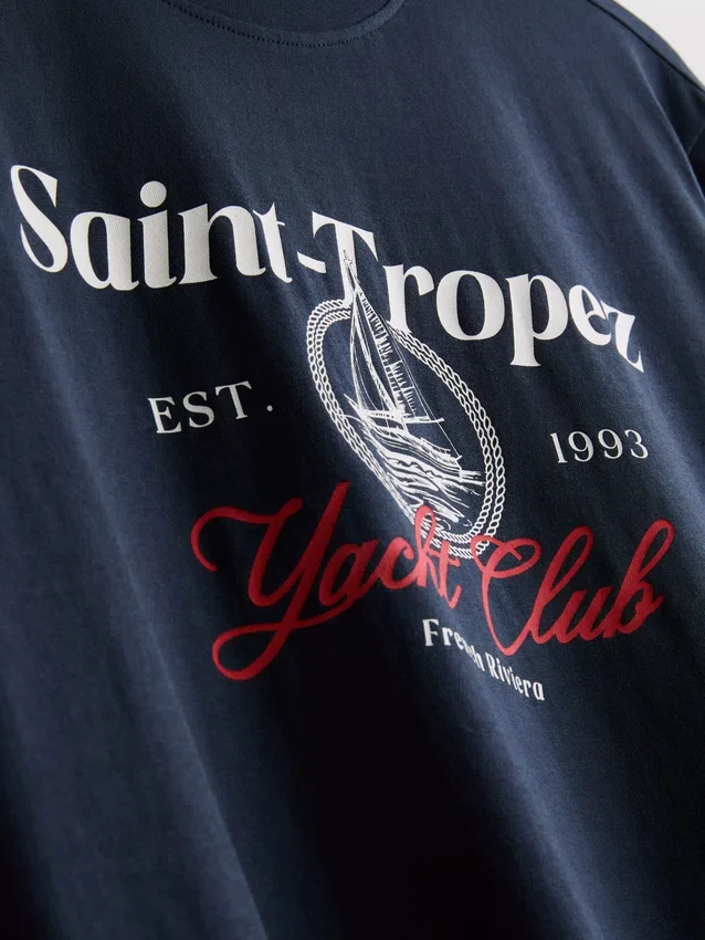 T-shirt med Yacht Club-motiv
