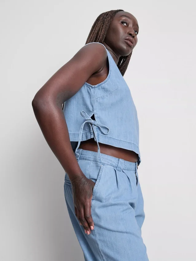 Tanktop i bomullsdenim med knytband i sidorna