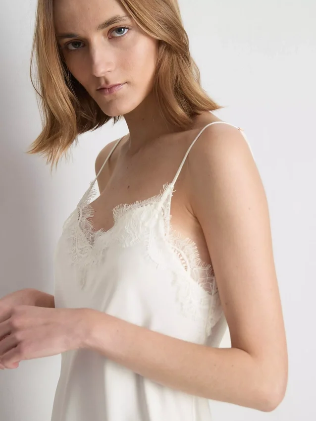 The Edit asymmetrisk slipklänning i satin och spets