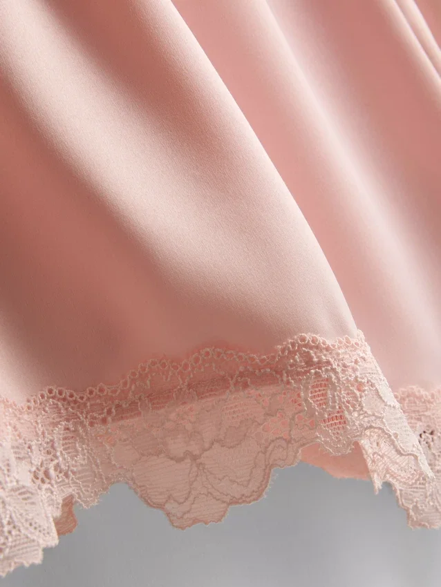 The Edit pyjamashorts i satin och spets