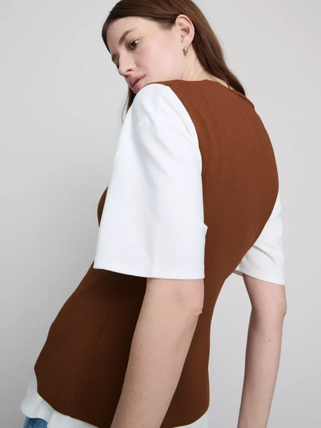 The Edit: stickad linne med knappar