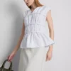 The Edit-top i poplin med rynkad V-ringning