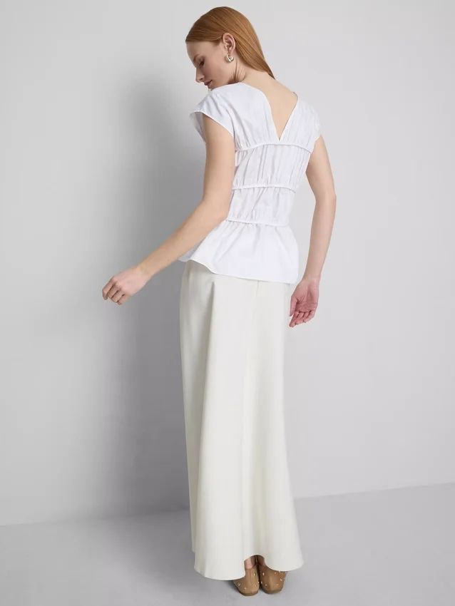 The Edit-top i poplin med rynkad V-ringning